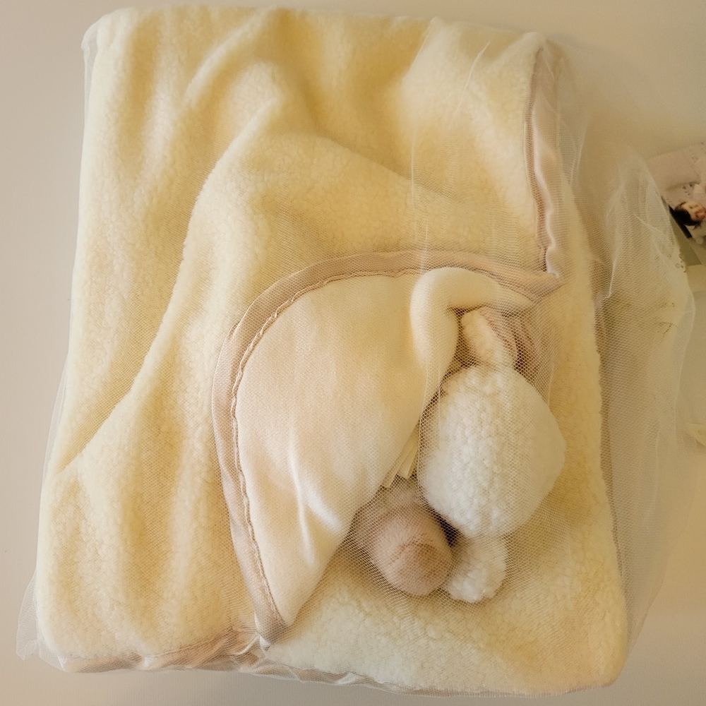 Sherpa blanket gift set Cloud b cream color with lamb stuffed toy